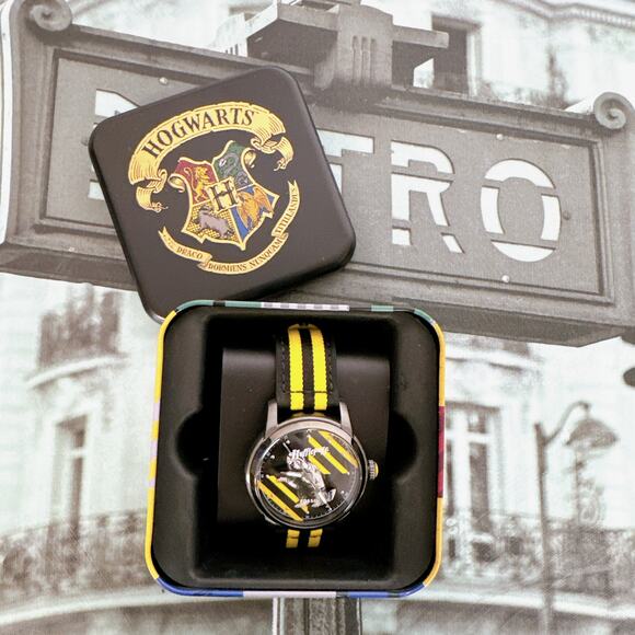 FOSSIL LE1159 Limited Edition Harry Potter™ Three-Hand Hufflepuff™ Nylon Watch - Picture 6 of 8